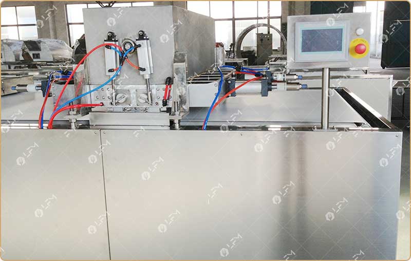 Machine De Production De Callets De Chocolat.jpg Machine De Production De Callets De Chocolat.jpg