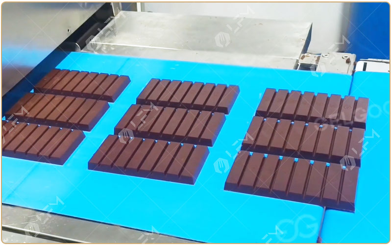 Fabrication Industrielle De Barres Chocolatées.jpg